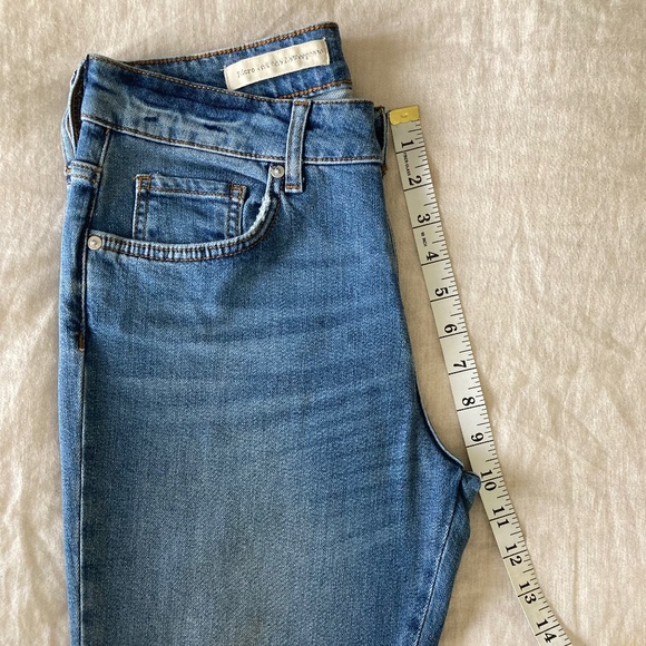 Pilcro/Anthropologie (NWOT)  Cropped Mid Rise Jeans / Size 28 - Picture 8 of 10